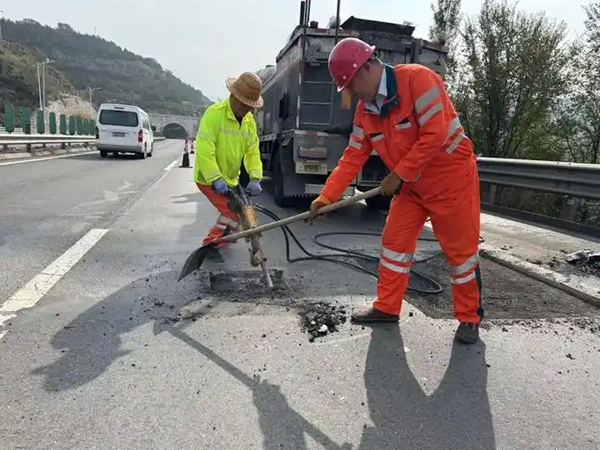 沥青路面修补价格 沥青道路修补.jpg