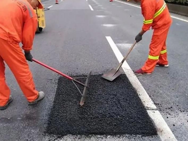 沥青路面修补价格 道路修补.jpg