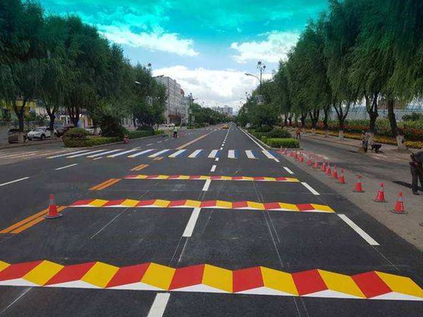 市政道路划线服务公司 道路划线公司.jpg