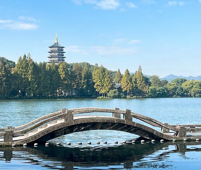 杭州道路养护之市政公司的黄金施工季 杭州西湖.jpg